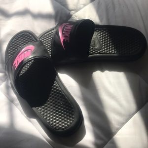 Nike woman’s slides size 7/12